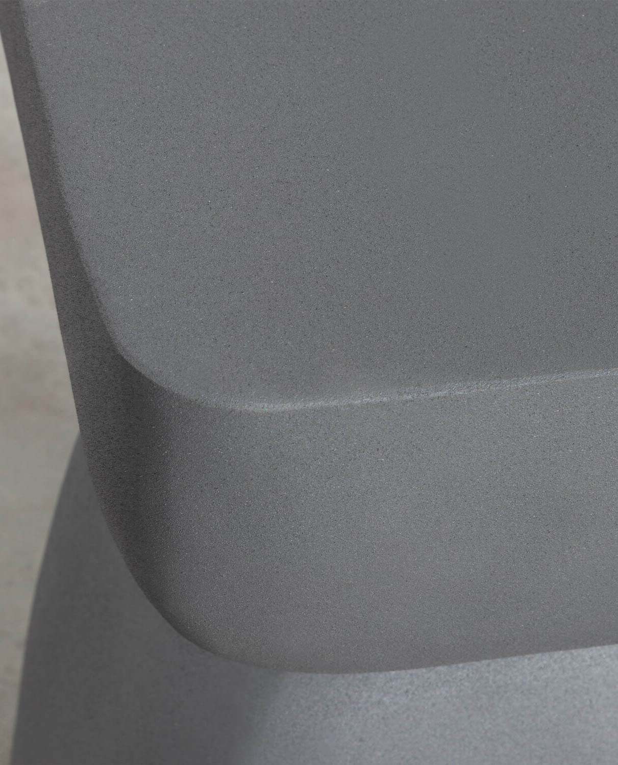 Table d'appoint en métal gris — détail 5
