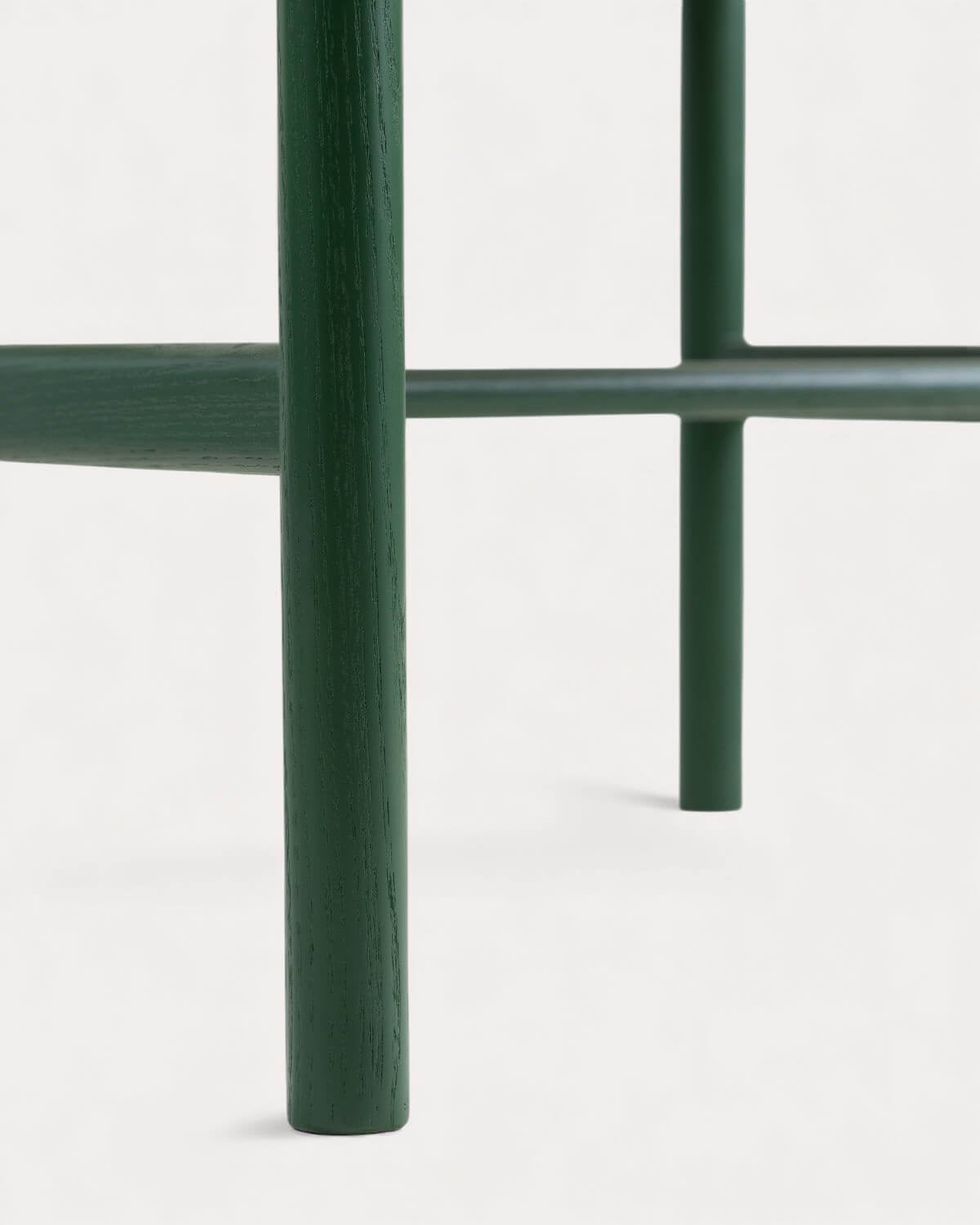 Chaise avec accoudoirs en bois et rotin Paula — Vert Flora — détail 4