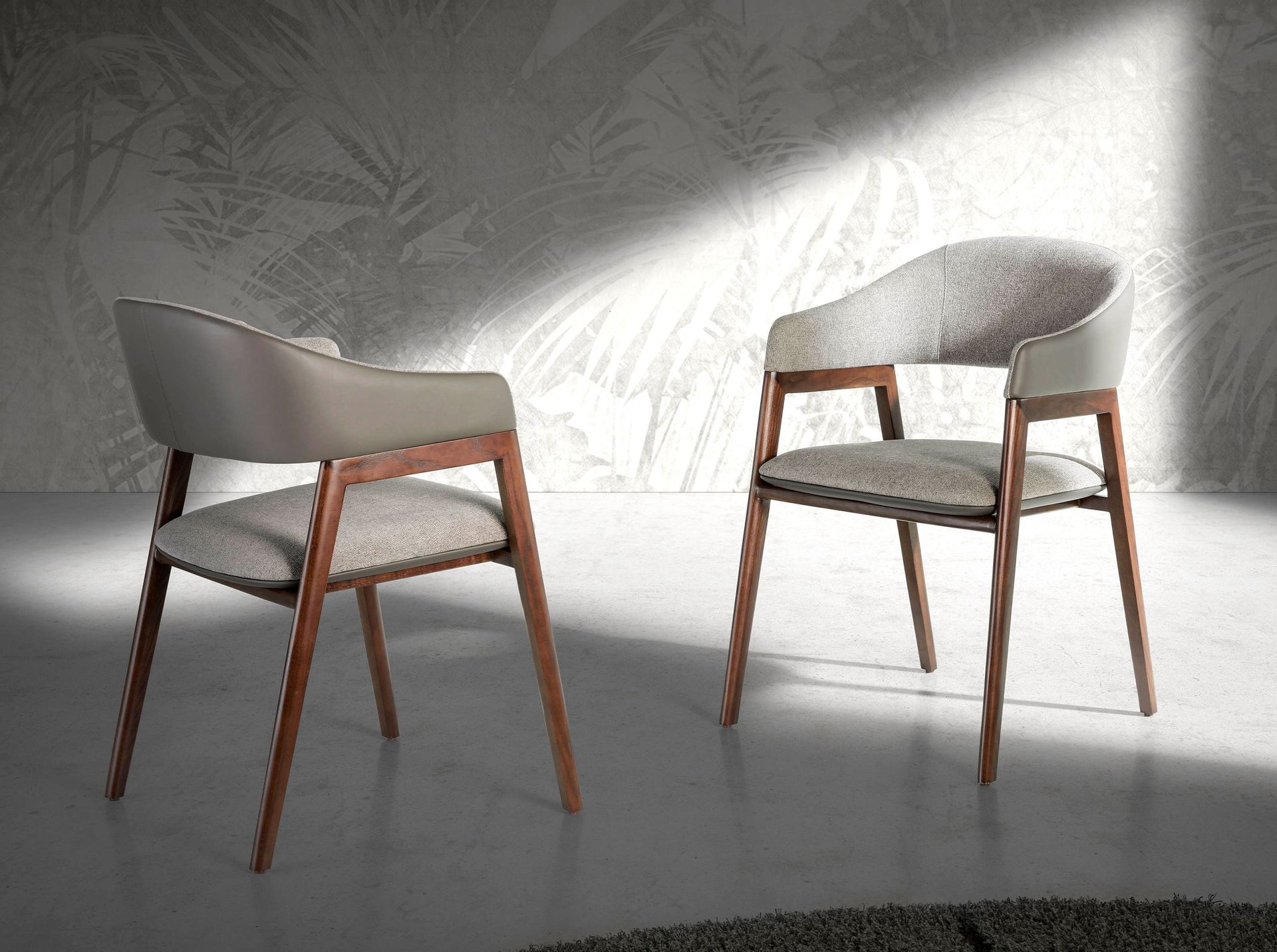 Chaise en tissu gris et vison foncé en similicuir — détail 3