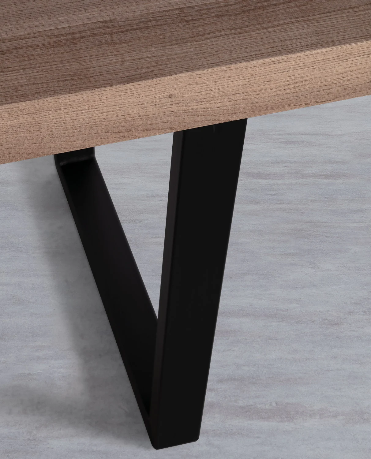 Table de salle à manger en bois et acier noir — détail 5