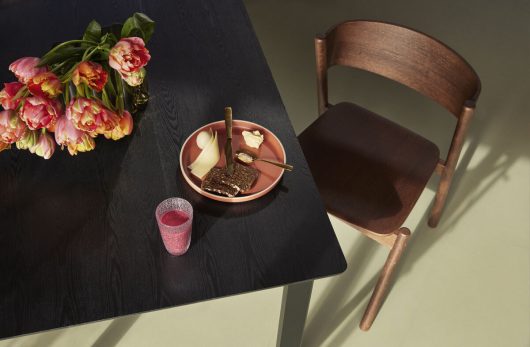 Chaise de salle à manger marron foncé