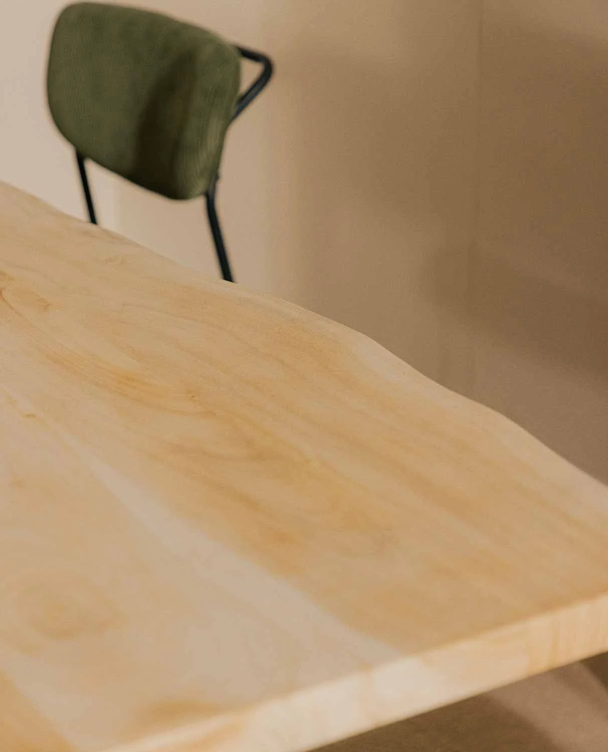 Table de salle à manger rectangulaire en bois d'acacia — détail 3