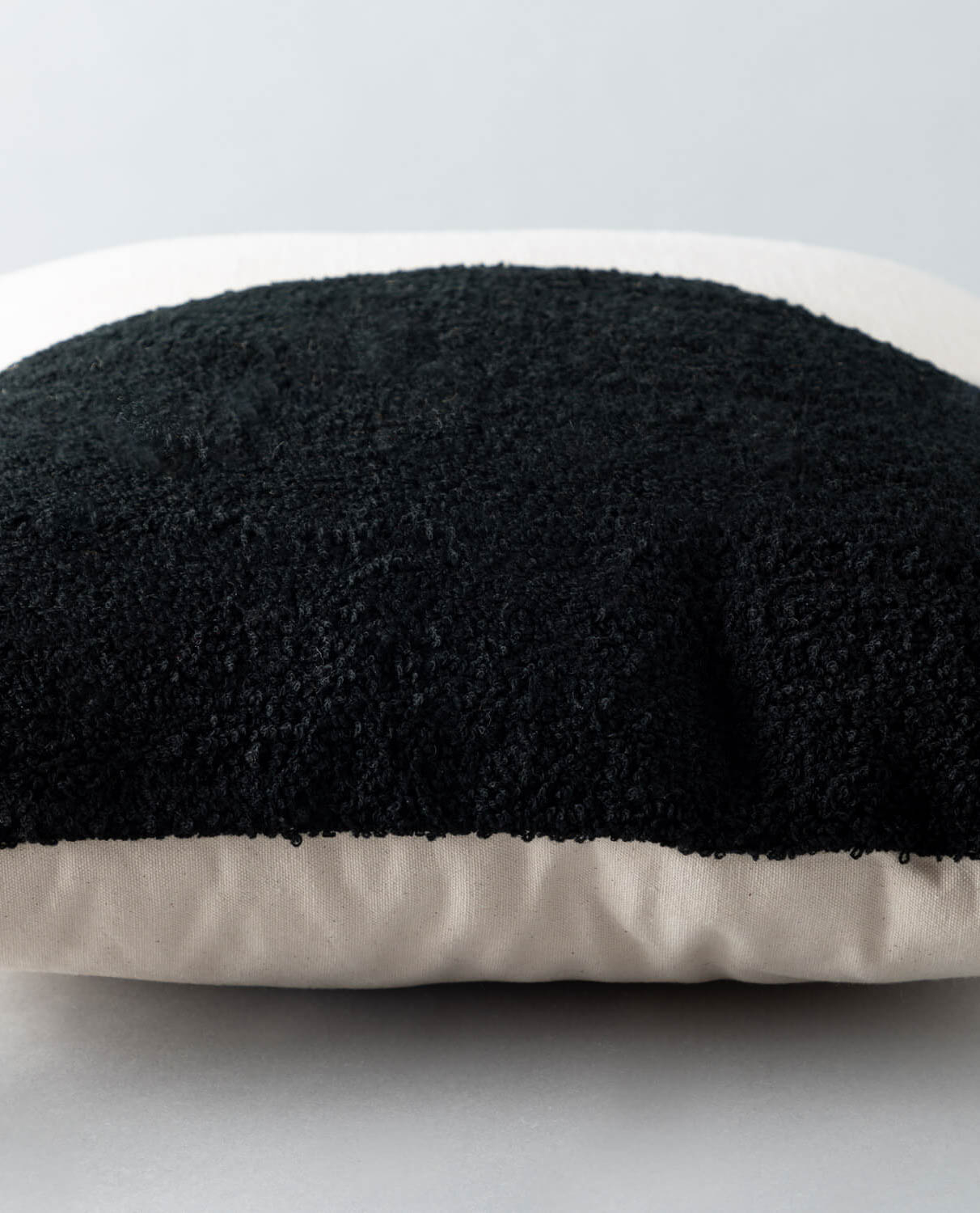 Coussin carré en coton et polyester à franges — détail 6