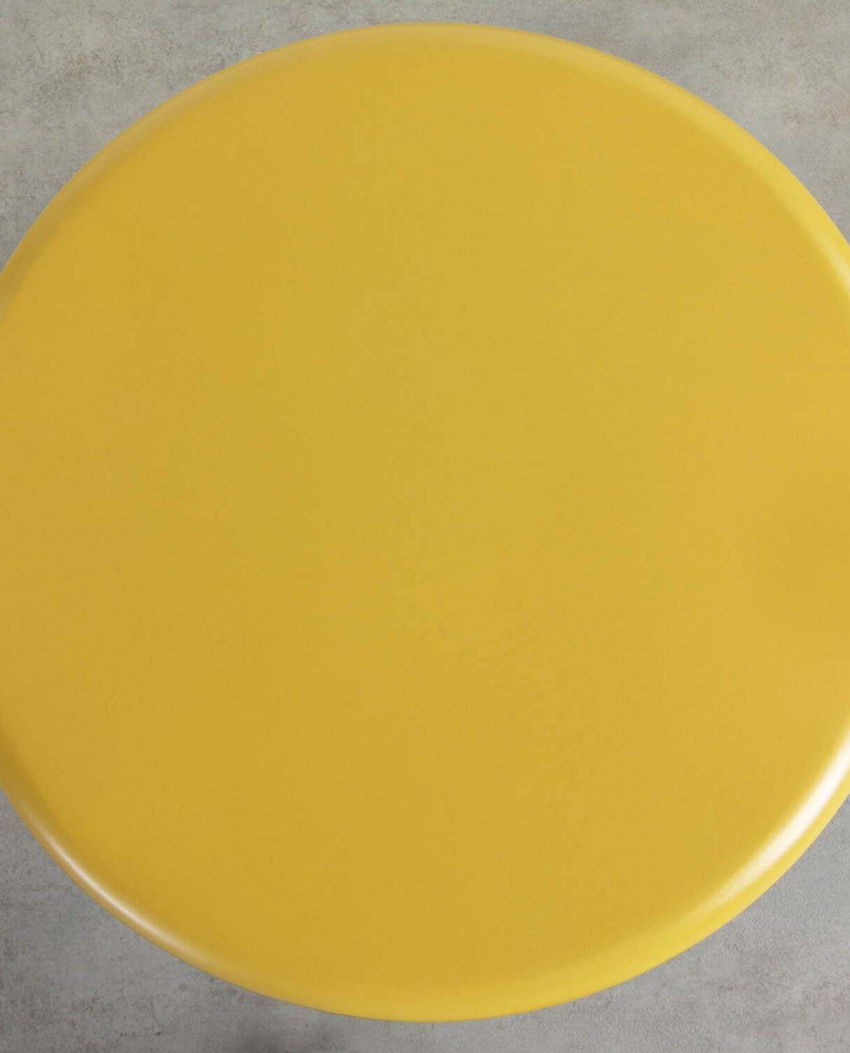 Tabouret haut en métal jaune — détail 5