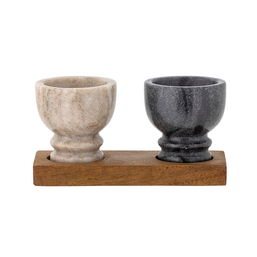 Thumbnail: Pots de sel et de poivre en marbre et bois