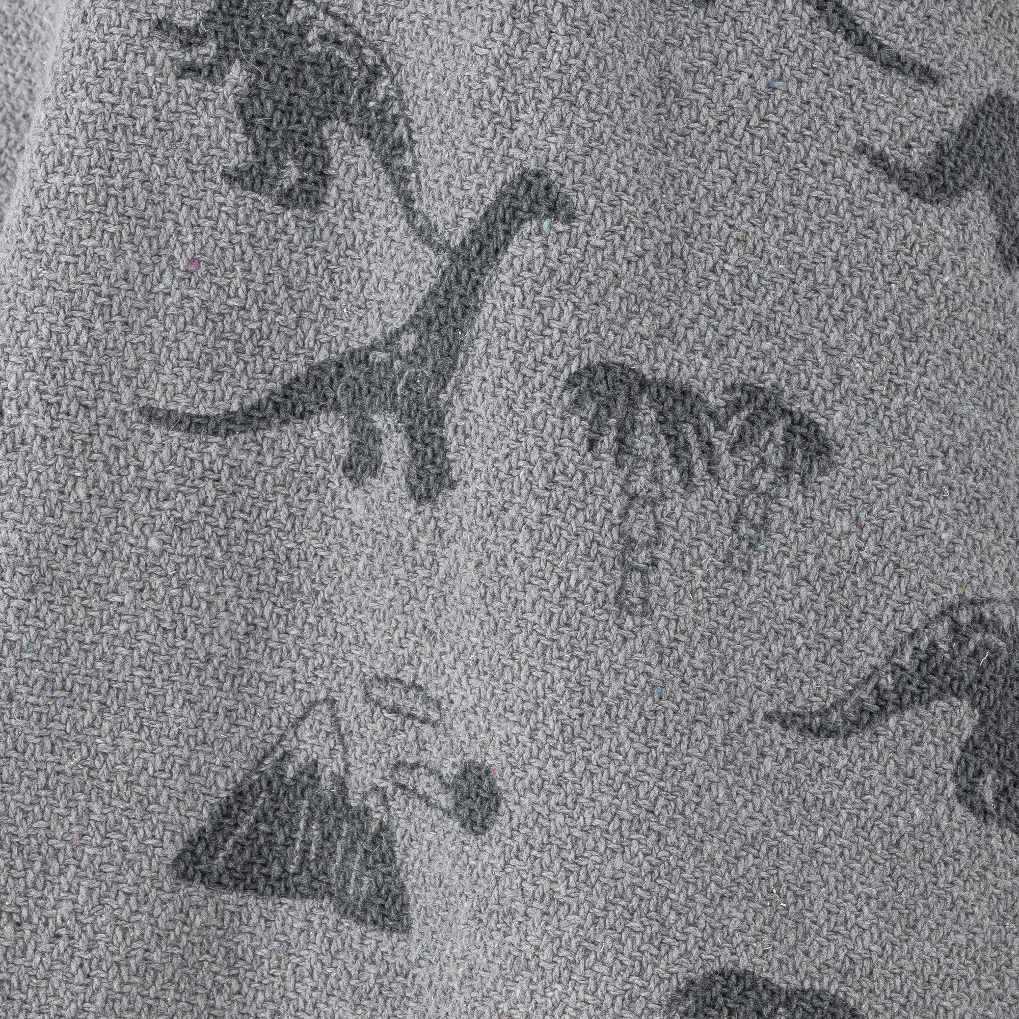Couverture gris à motifs à franges