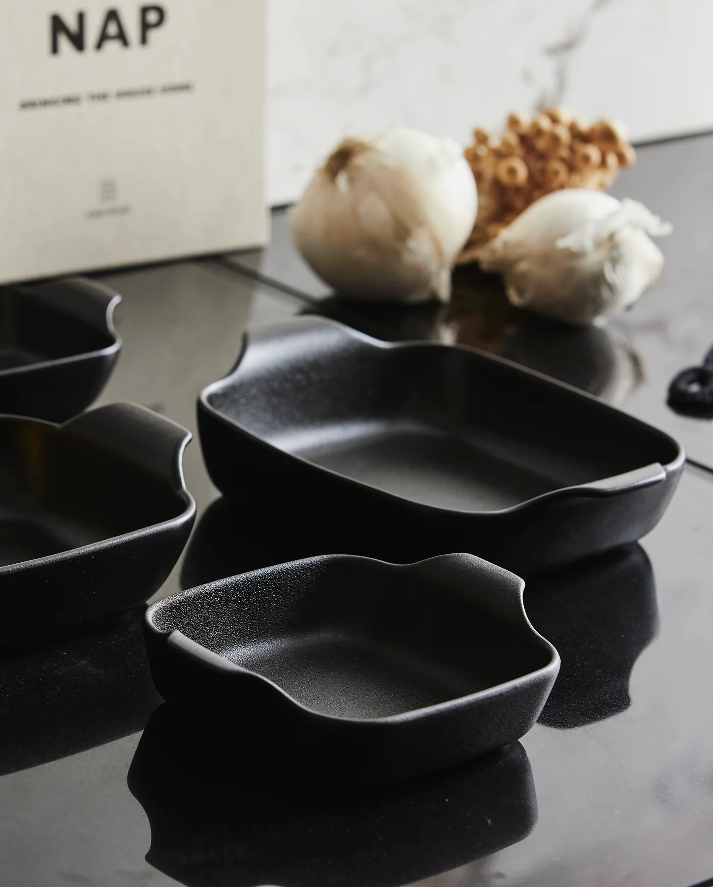 Plat à four carré noir taille S — détail 3