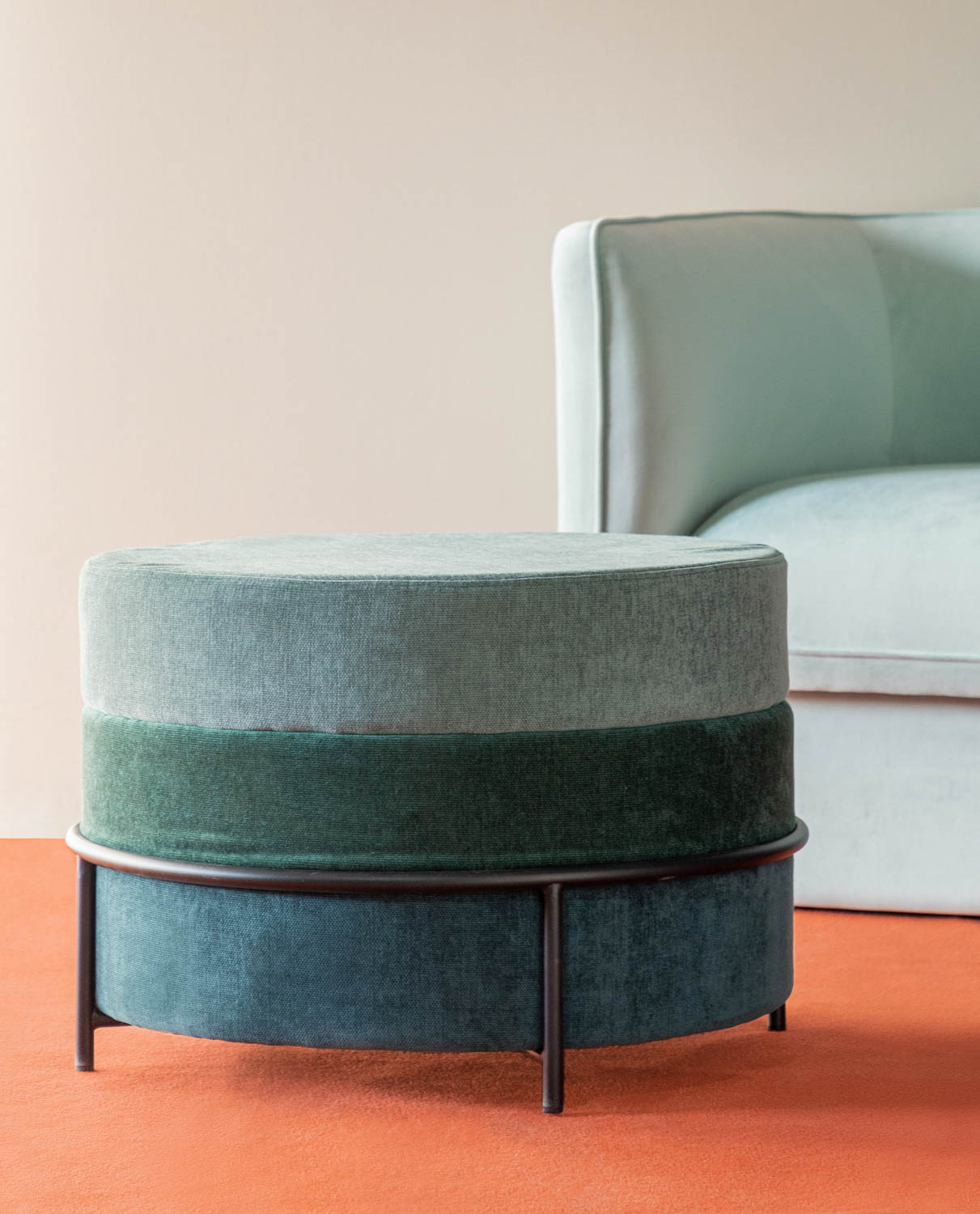Pouf rond en tissu et métal