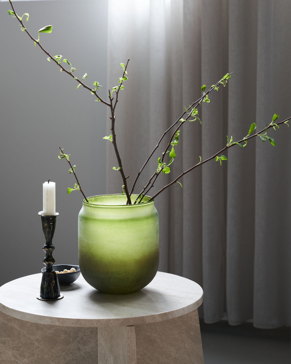 Photophore fait main en verre vert mat