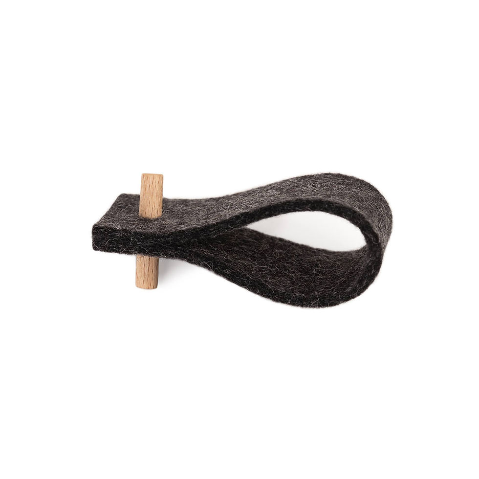 Lot de 4 ronds de serviette en feutre finition bois