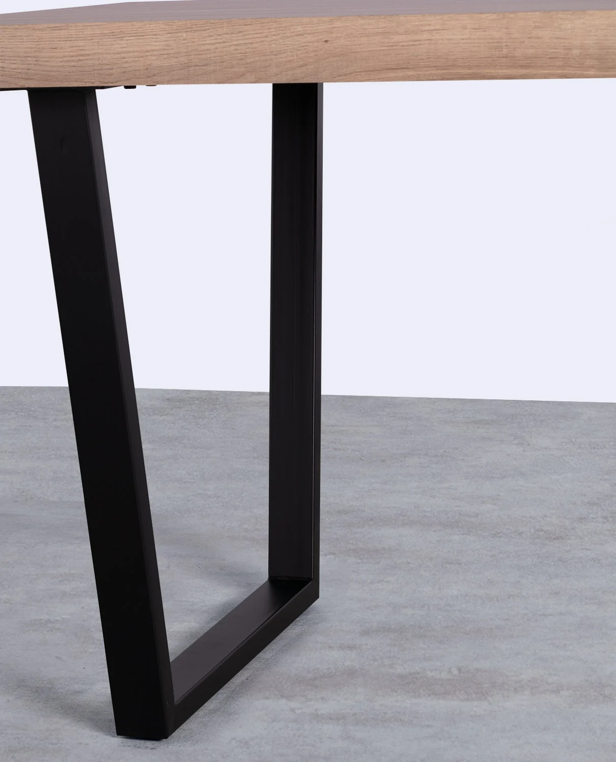 Table de salle à manger en bois et acier noir — détail 4