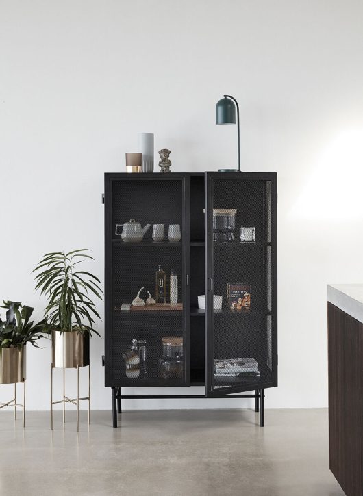 Armoire en acier noir