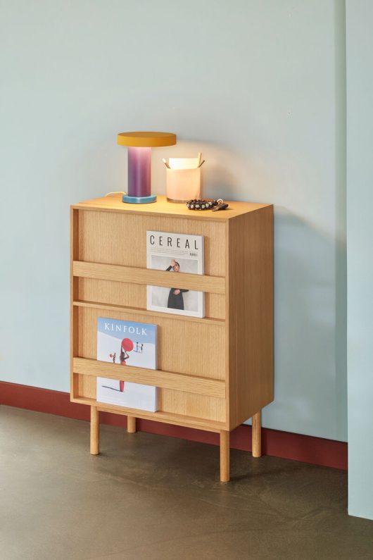 Commode en bois avec rangement porte-revues