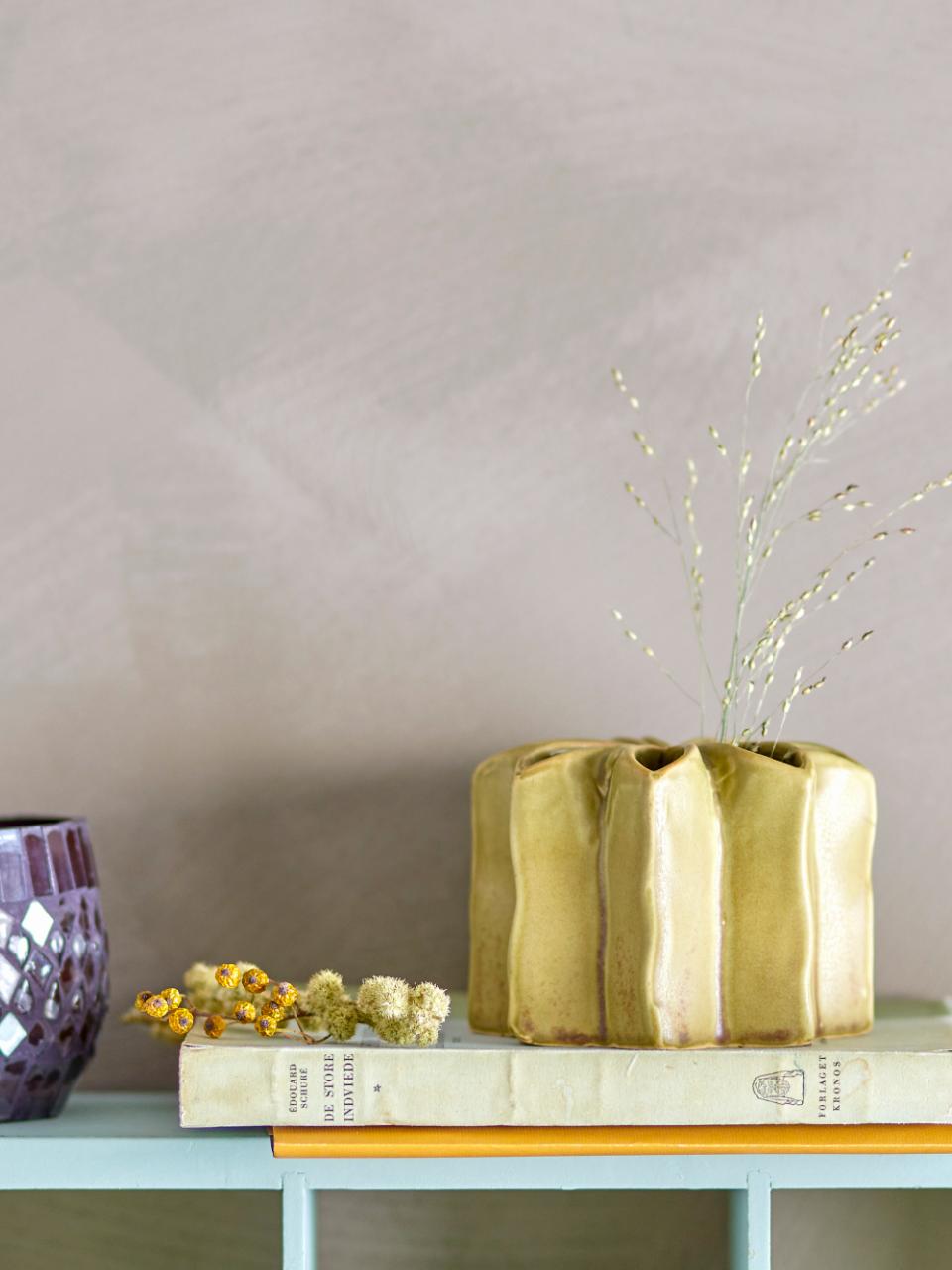 Vase en forme de fleur jaune
