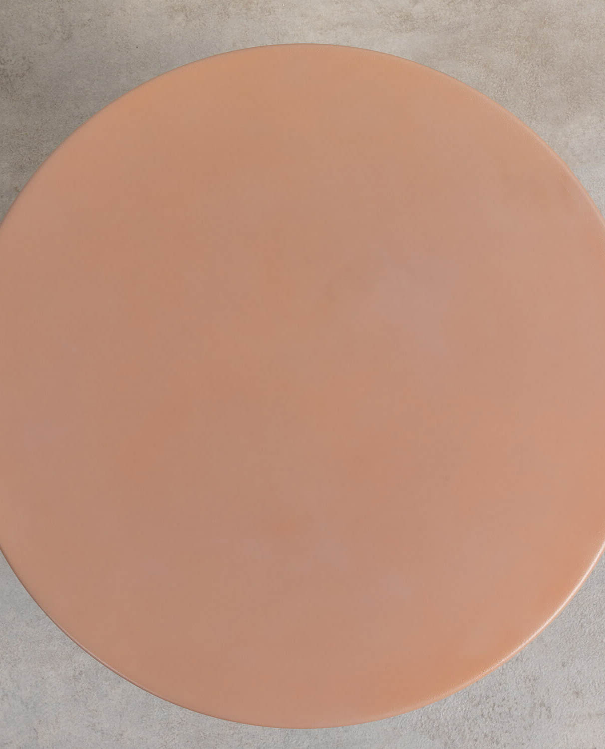 Table d'appoint ronde en métal marron — détail 4