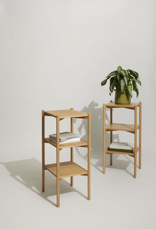 Étagère en bois de chêne naturel