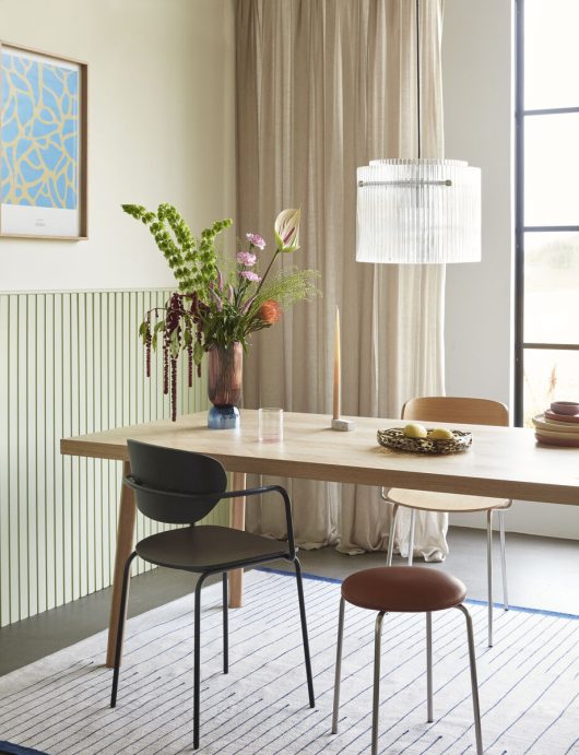 Tabouret en métal et faux cuir marron