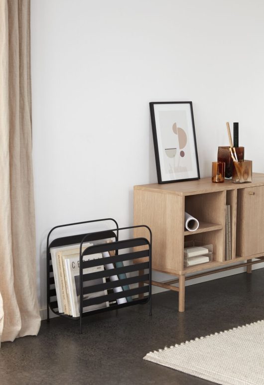 Buffet en bois naturel avec 1 porte