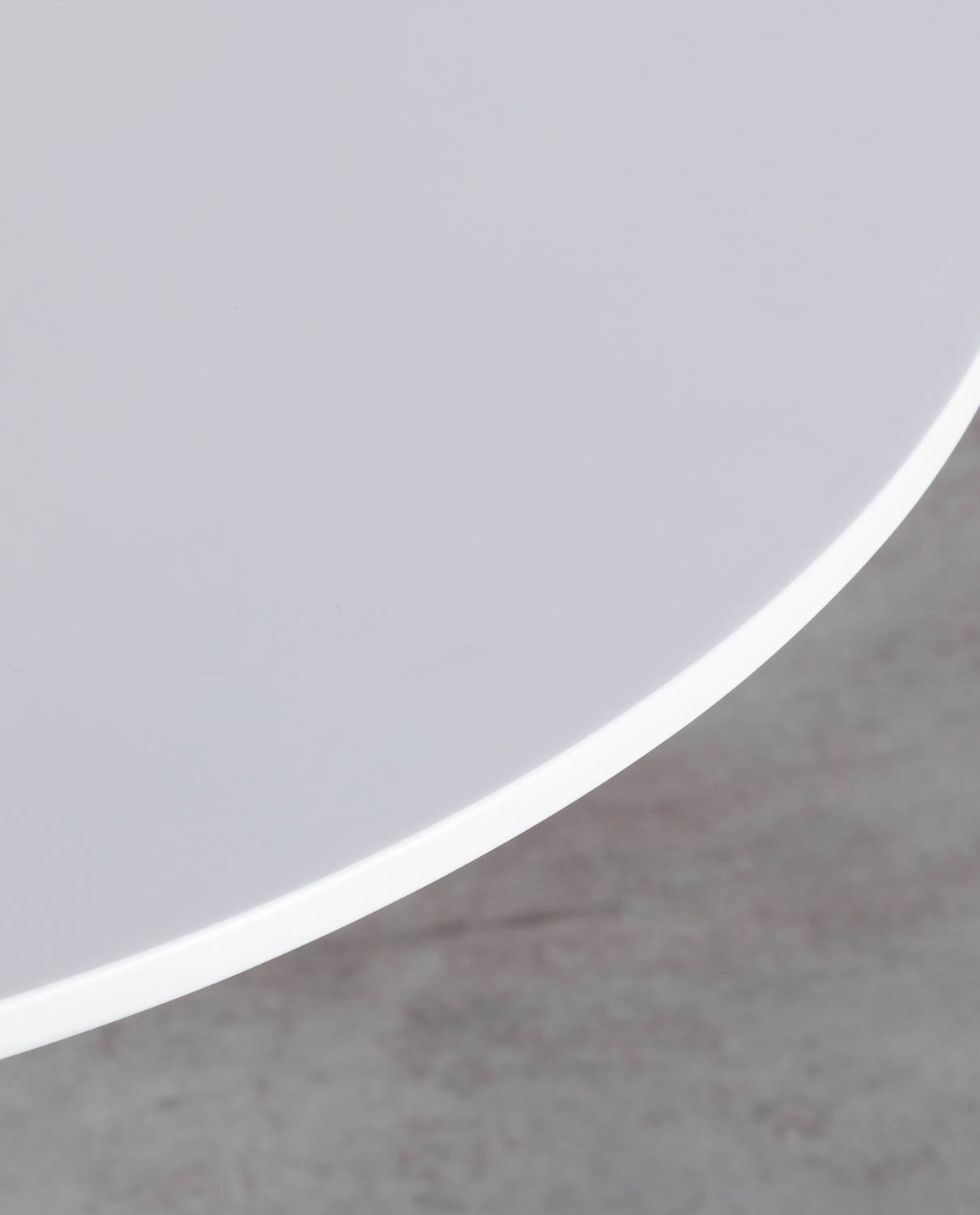 Table ronde en MDF et fibre de verre — détail 3