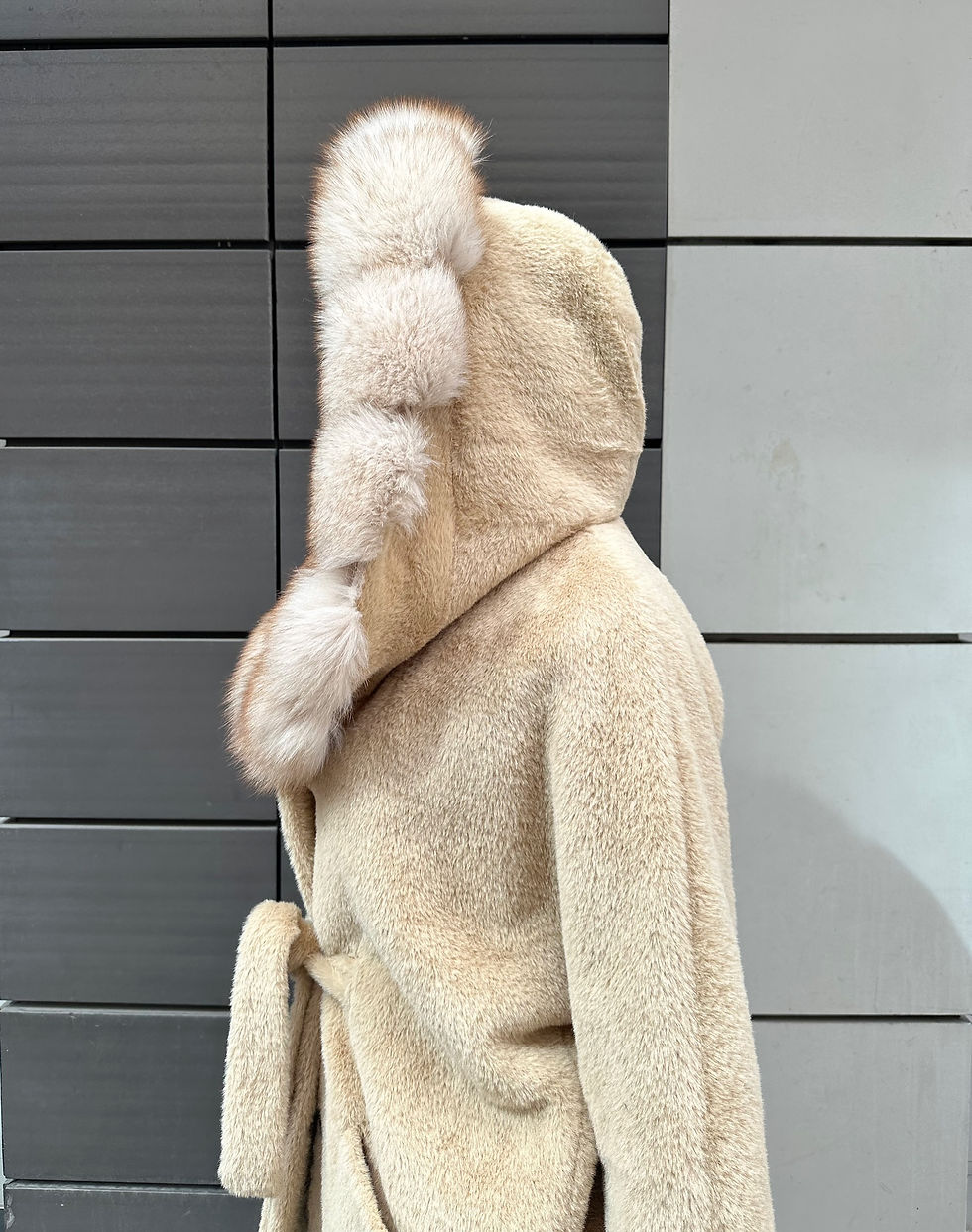 Miniaturbild: Light Brown Alcantara Oversize Coat – Genuine Fox Fur Collar & Cuffs 