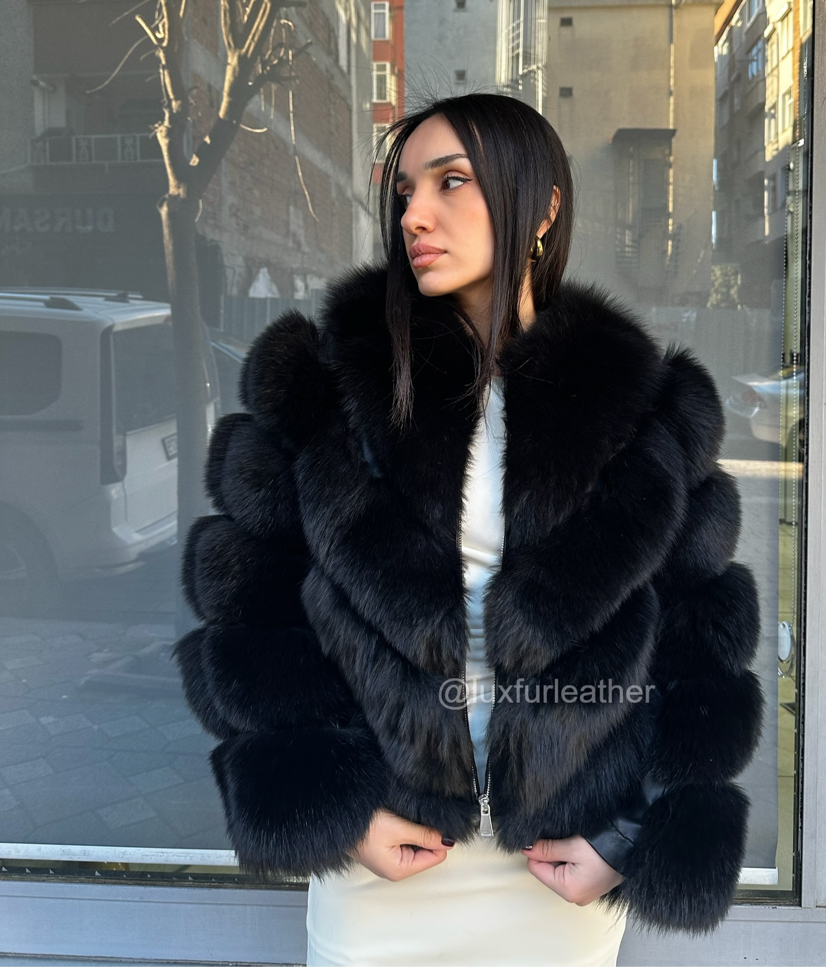 Damen-Jacke aus schwarzem Fuchspelz