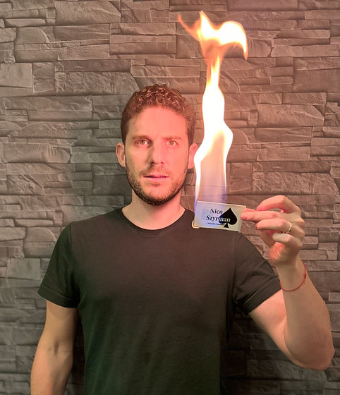 Nico Szyrman y fuego