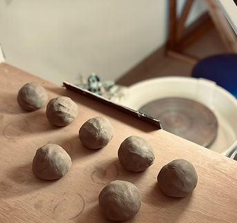 balles de terre prête à être tournées