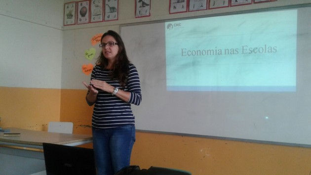 Professora coordenadora do Economia nas Escolas, Fernanda Perobelli. Foto: UFJF/Divulgação