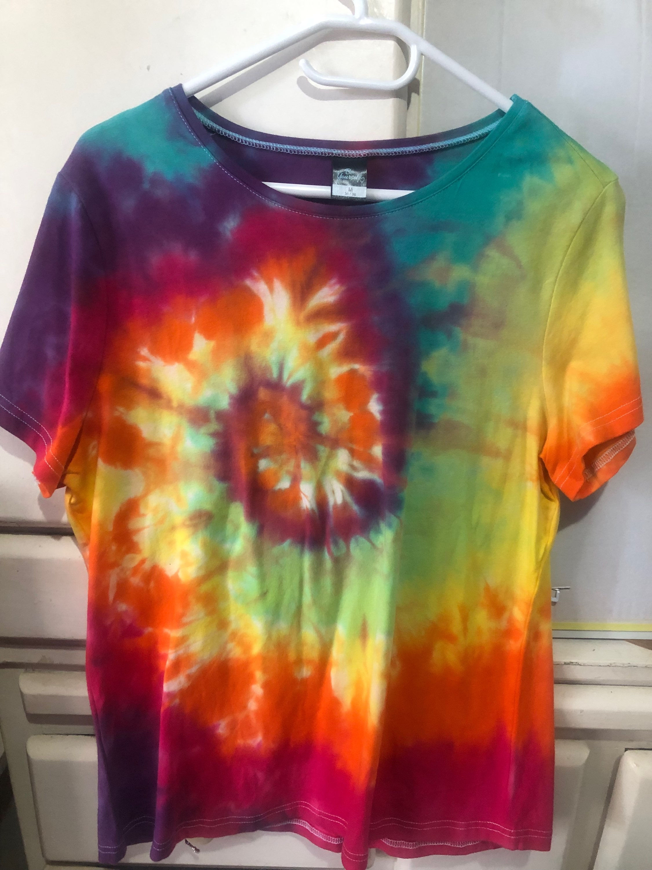 Size M Rainbow spiral T 