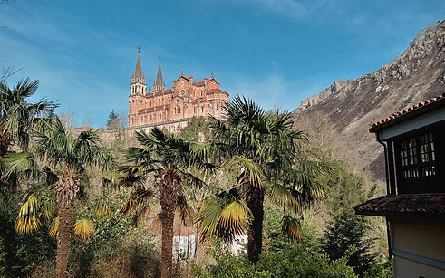 Asturien_Covadonga_Kirche.jpg