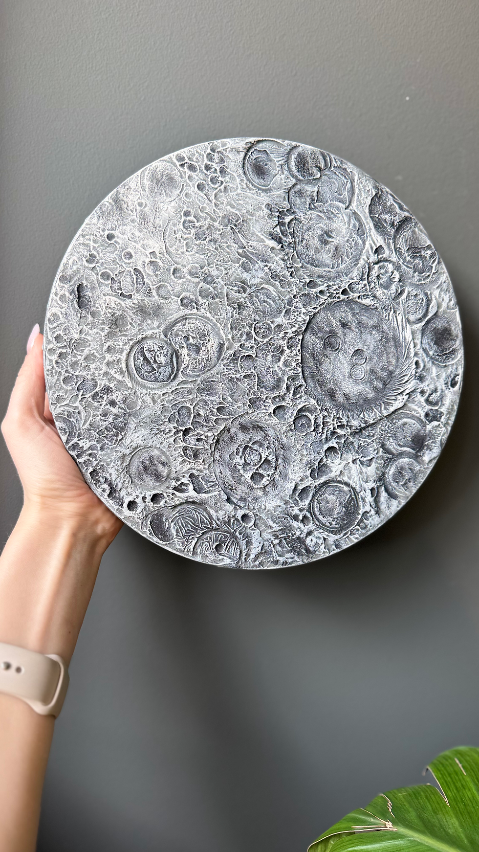 Thumbnail: The moon 