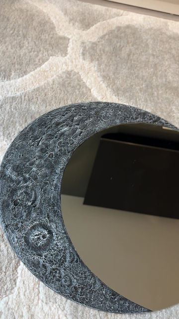 Thumbnail: The moon mirror 