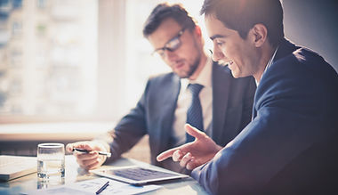 Discussing online business reviews