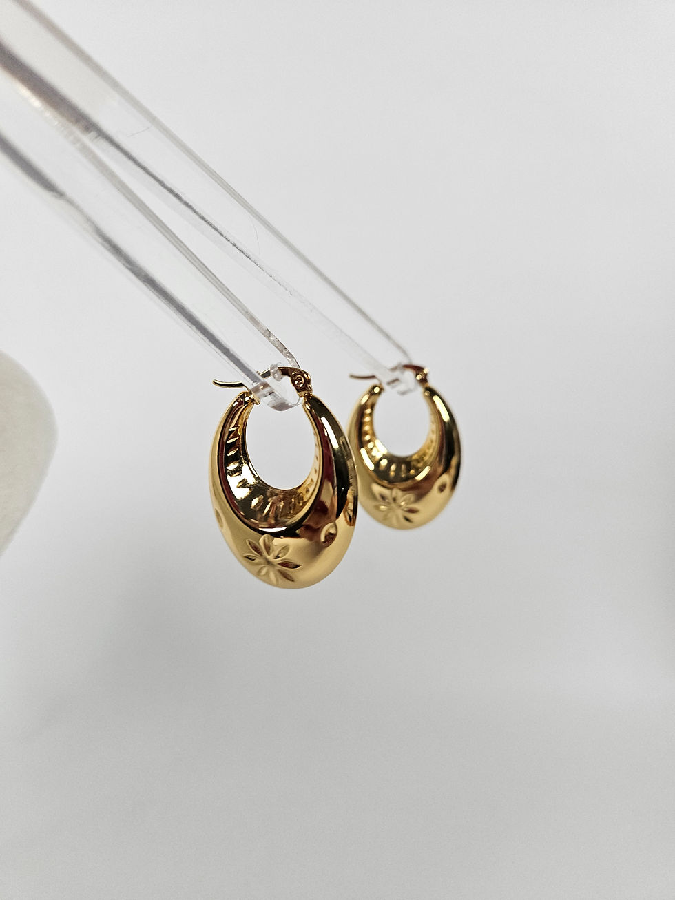Küçük resim: Çiçek İşlemeli Oval Çelik Kadın Gold Küpe