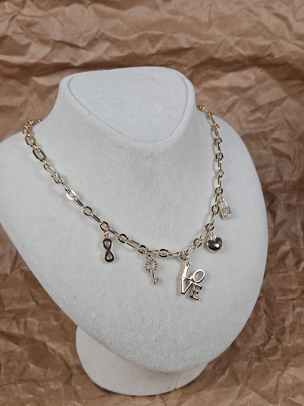 Küçük resim: Love Charmlı Özel Seri Kararmaz Kolye Gold
