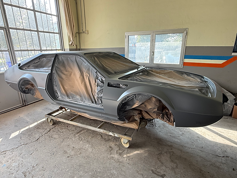 Auto con fondo kolibri