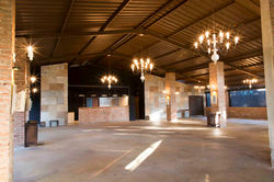 Toilettes nas laterais do salão