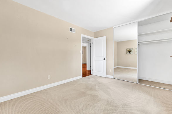 392 Teasdale St  -  HsHProd-21.jpg