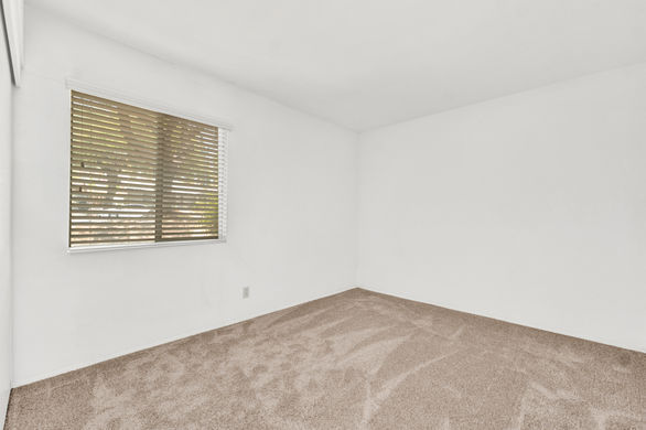 1376 East Avenida De Los Arboles - HsHProd - 12.jpg