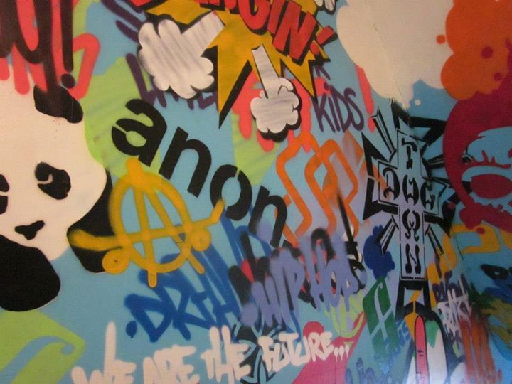 Graffiti muur in een winkel