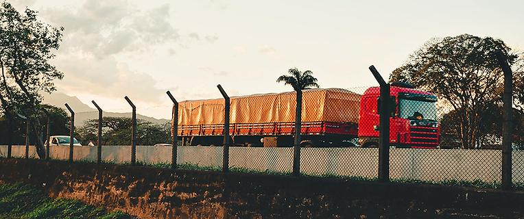 Caminhão com registro RNTRC atualizado pela Quero Fazer ANTT