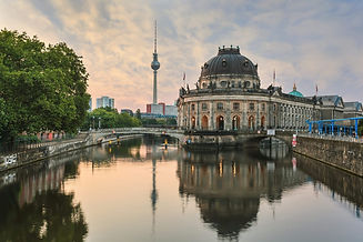 Berlin-studietur-alfa-travel-fernsehturm-1-scaled.jpeg