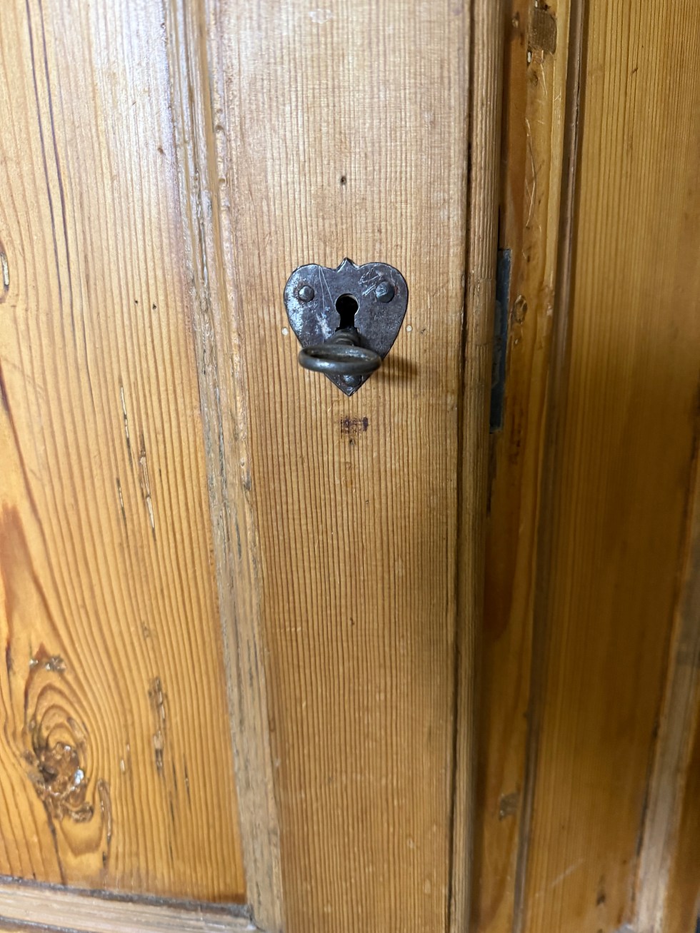 Miniatyrbild: Hörnskåp