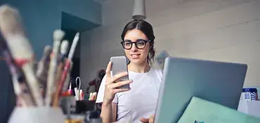 student with phone.