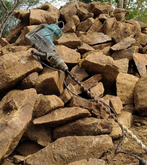 Demolicion Roca Taladro.jpeg