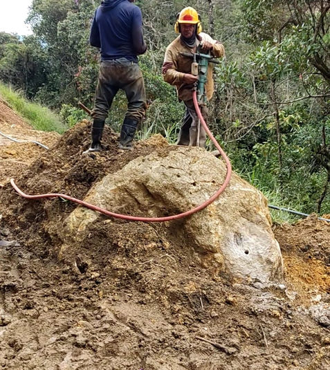 Demolición de roca.jpeg