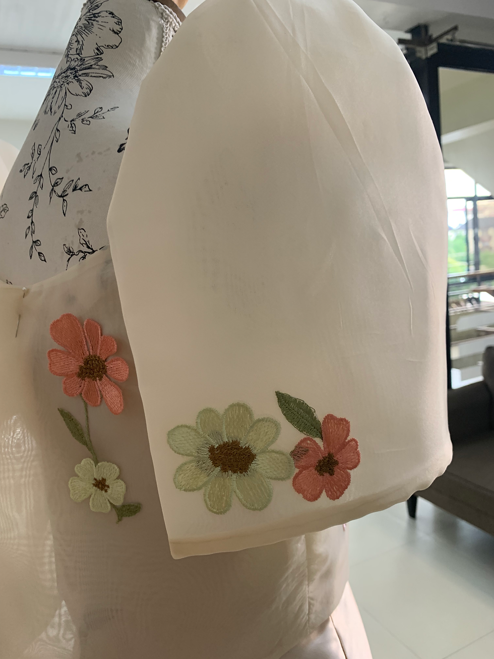 Thumbnail: LAKAMBINI cream camisa with floral applique