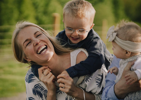 Autentiske familiebilder i Oslo – latter og kjærlighet