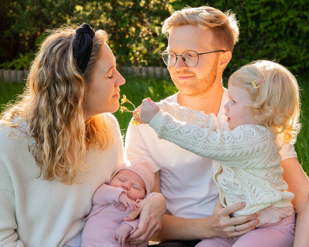 Autentiske familiebilder i Asker – latter og kjærlighet