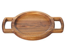 Ceviz ağacından üretilmiş 34×24 cm ölçülerinde çift kulplu ahşap sunum tahtası. Otel, restoran ve kafe sunumları için mükemmel.
